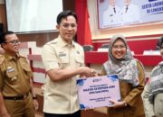 Bupati Lampung Selatan Serahkan Gajih Ke 13 ASN dan Launching Gajih THLS