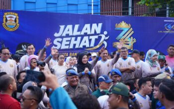 Wali Kota Bandar Lampung Eva Dwiana Ajak Warga Hidup Sehat Lewat Jalan Sehat HUT ke-344 Bandar Lampung