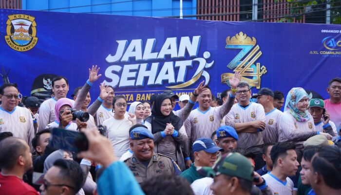 Wali Kota Bandar Lampung Eva Dwiana Ajak Warga Hidup Sehat Lewat Jalan Sehat HUT ke-344 Bandar Lampung