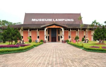 MENJAGA LAMPUNG DARI DALAM MUSEUM