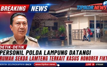 Detik-detik Personil Polda Lampung Datangi Rumah Sekda Lamteng Terkait Kasus Honorer Fiktif